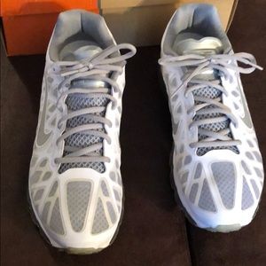 Nike Men Shoe Air Max 2011 Size 11